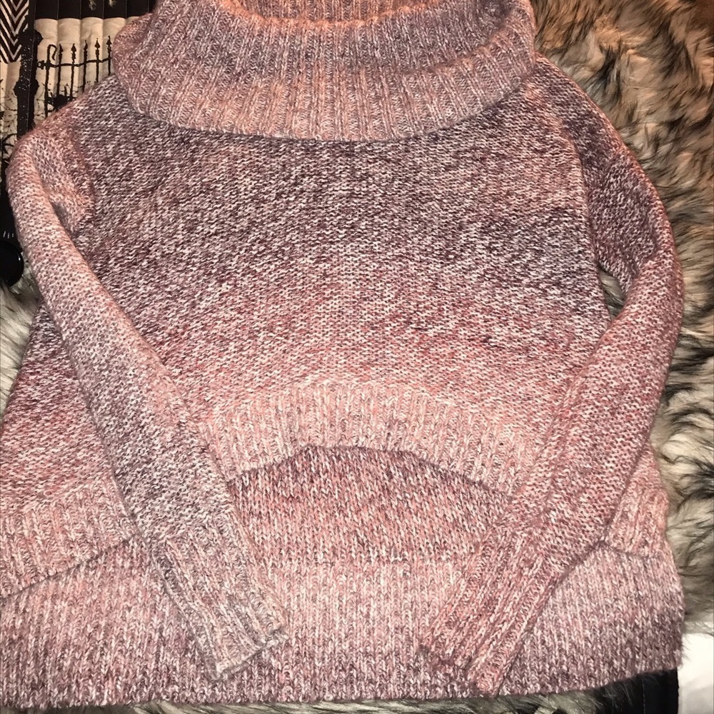 🦇 American Eagle Hi-Low ombré cowl neck sweater
